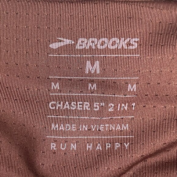 Brooks Woman Size Medium Copper Run Raisin Chaser 2 in1 5" Shorts Recycled Fabri - Picture 11 of 12